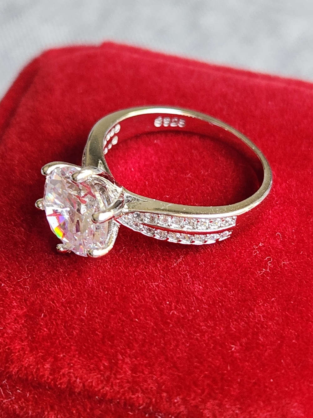 New 925 Silver Round Cut Diamond Ring for Women